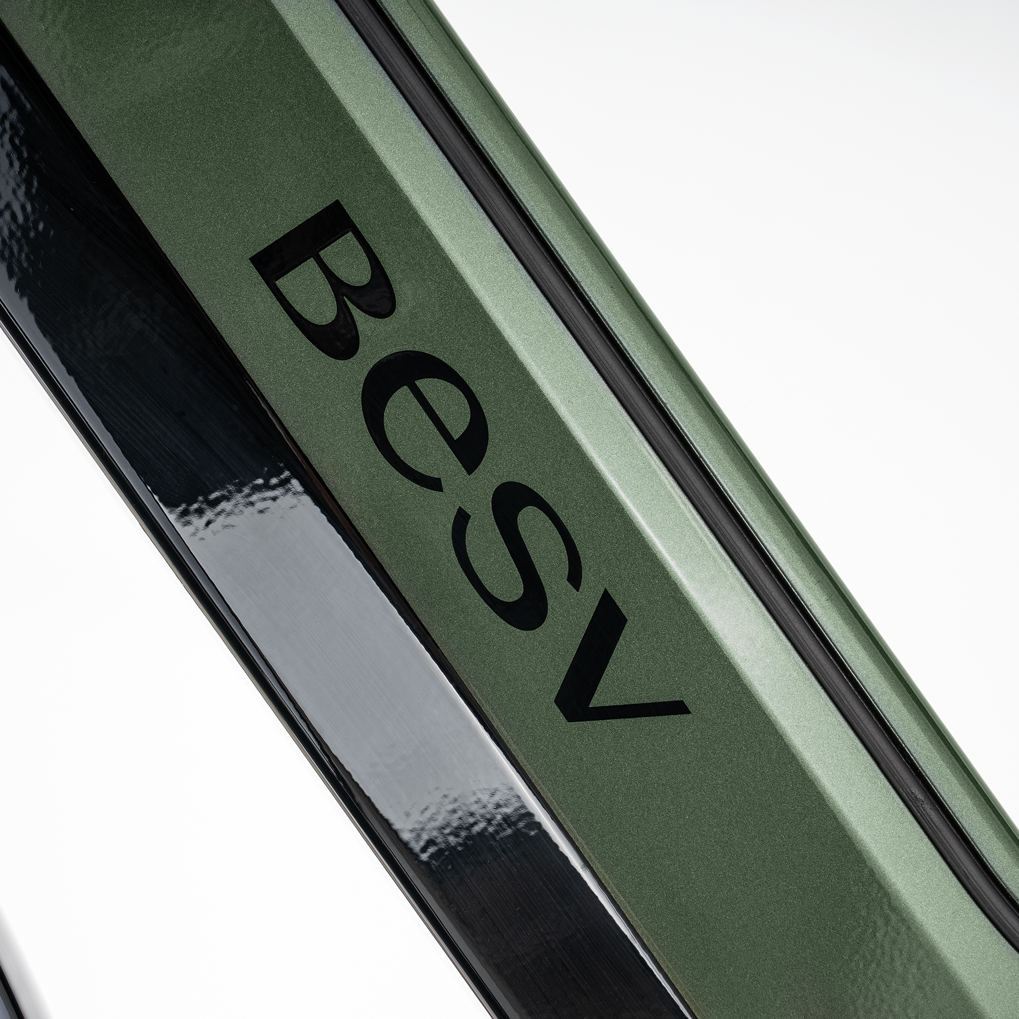 TR-B 1.0 Low Step, bright jade green, Detailbild Unterrohr