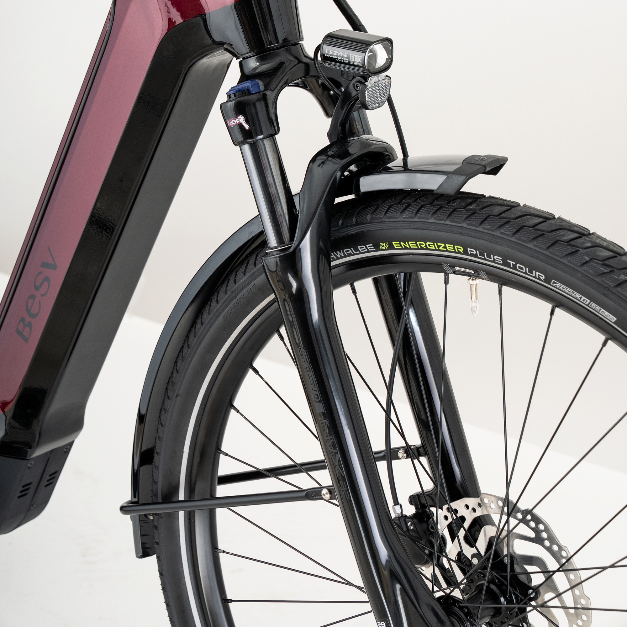 TR-B 1.2 Low Step, bright ruby red, Detailansicht Gabel